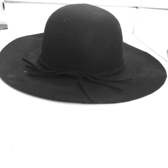 Hat - Picture 1 of 2